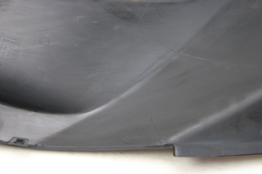 photo de OSŁONA POD SIEDZENIEM PRAWA PEUGEOT CITYSTAR 125 (2011 - 2017) - Oznaczenia i referencje