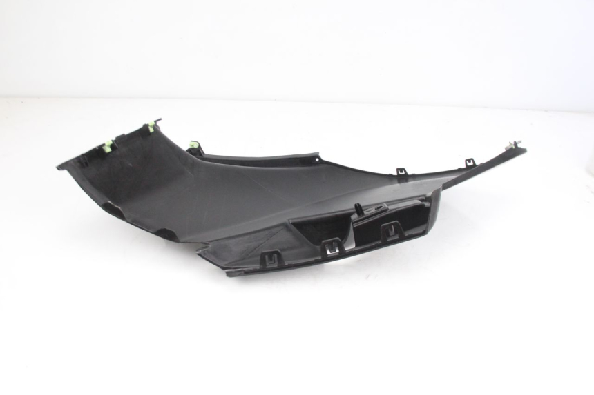 photo de OSŁONA POD SIODŁEM PRAWA PEUGEOT CITYSTAR 50 (2013 - 2017) - Zbliżenie techniczne