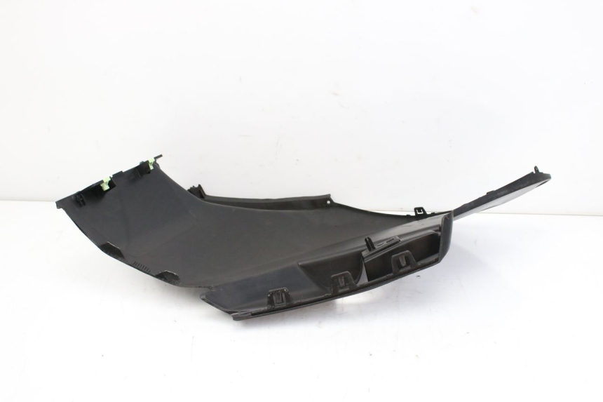 photo de OSŁONA POD SIODŁEM PRAWA PEUGEOT CITYSTAR 50 (2013 - 2017) - Zbliżenie techniczne