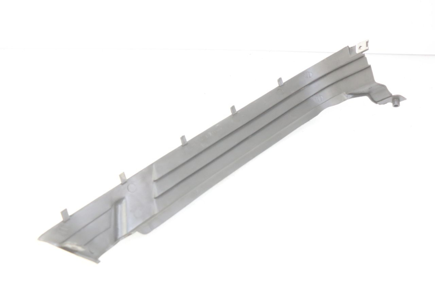 photo de OSŁONA POD SIODŁEM PRAWA SUZUKI CP 80 (1985 - 1996) - Szczegół części