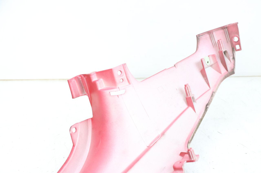 photo de OSŁONA POD SIODŁEM PRAWA PEUGEOT DJANGO 4T 50 (2014 - 2019) - Szczegół części