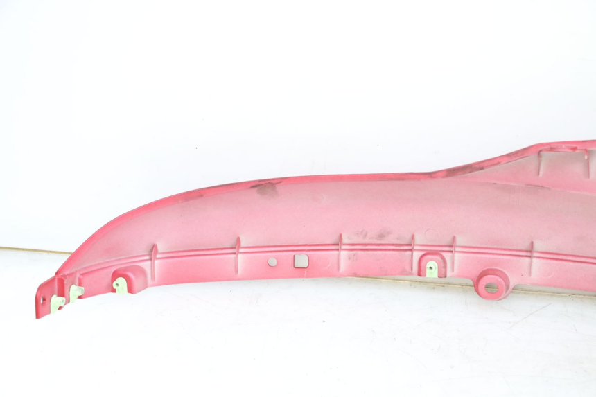 photo de OSŁONA POD SIODŁEM PRAWA PEUGEOT DJANGO 4T 50 (2014 - 2019) - Stan powierzchni