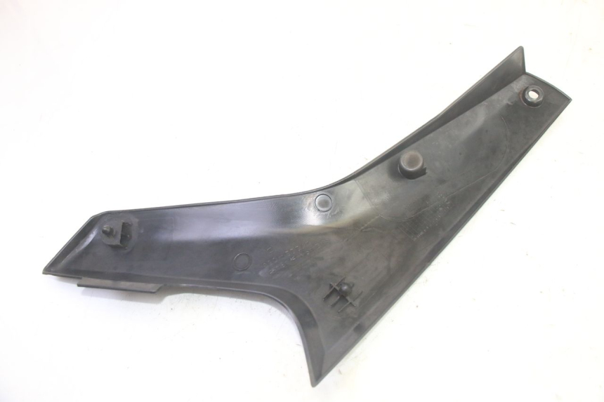 photo de OSŁONA POD SIODŁEM PRAWA SUZUKI DL V STROM 1000 (2002 - 2007) - Zbliżenie techniczne