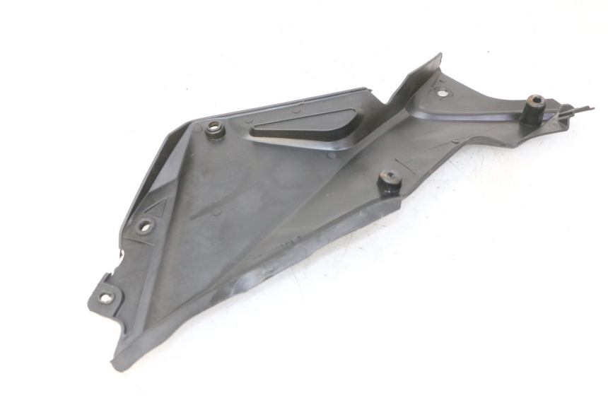 photo de OSŁONA POD SIEDZENIEM PRAWA STAHO FH 50 (2018 - 2019) - Szczegół części