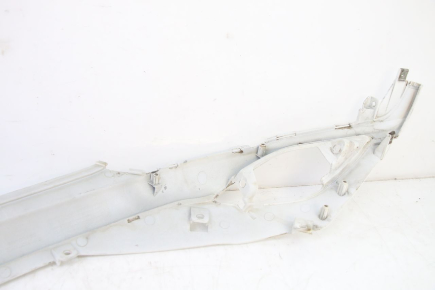 photo de OSŁONA POD SIODŁEM PRAWA SYM FIDDLE 3 III 125 (2014 - 2020) - Stan powierzchni