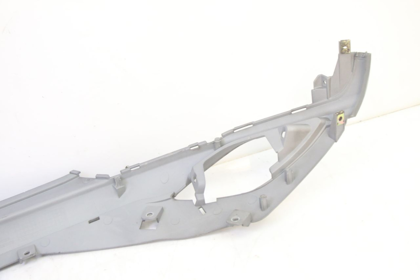 photo de OSŁONA POD SIODŁEM PRAWA SYM FIDDLE 3 III 125 (2014 - 2020) - Punkty mocowania