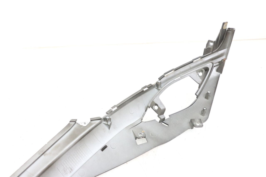 photo de OSŁONA POD SIODŁEM PRAWA SYM FIDDLE 3 III 50 (2014 - 2020) - Zbliżenie techniczne