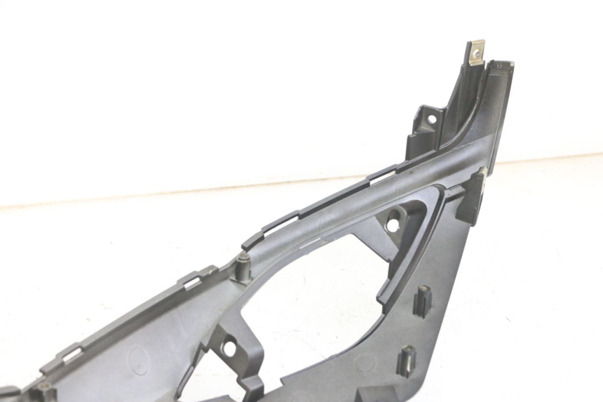 photo de OSŁONA POD SIODŁEM PRAWA SYM FIDDLE 3 III 50 (2014 - 2020) - Zbliżenie techniczne