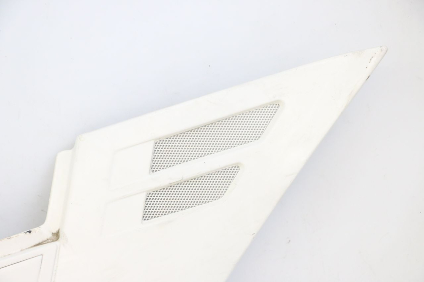 photo de OSŁONA POD SIEDZENIEM PRAWA YAMAHA FJ 36Y 1100 (1984 - 1985) - Zbliżenie komponentów