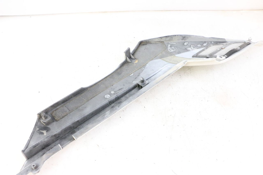 photo de OSŁONA POD SIEDZENIEM PRAWA YAMAHA FJ 36Y 1100 (1984 - 1985) - Inny kąt widzenia