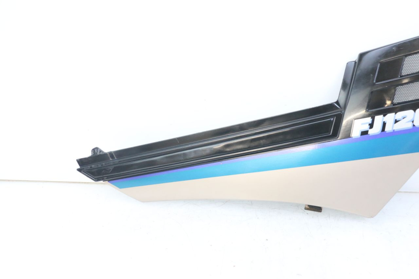 photo de OSŁONA POD SIEDZENIEM PRAWA YAMAHA FJ 3CX 1200 (1986 - 1996) - Zbliżenie komponentów