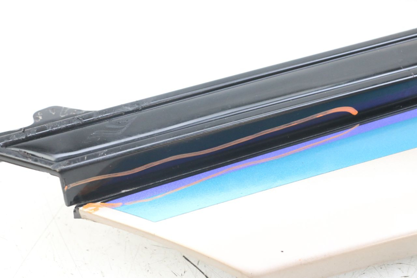 photo de OSŁONA POD SIEDZENIEM PRAWA YAMAHA FJ 3CX 1200 (1986 - 1996) - Zoom stanu zużycia