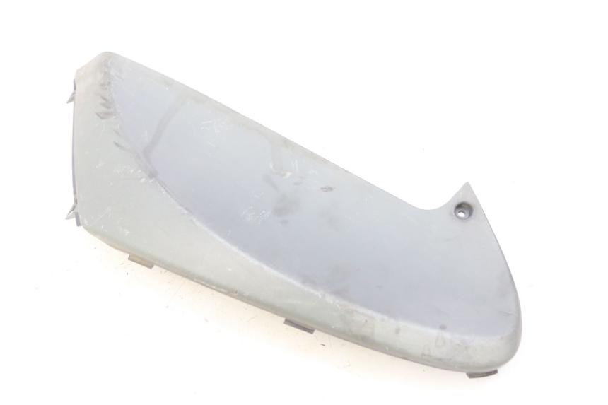 photo de OSŁONA POD SIEDZENIEM PRAWA PIAGGIO FLY 100 (2006 - 2010) - Szczegół części