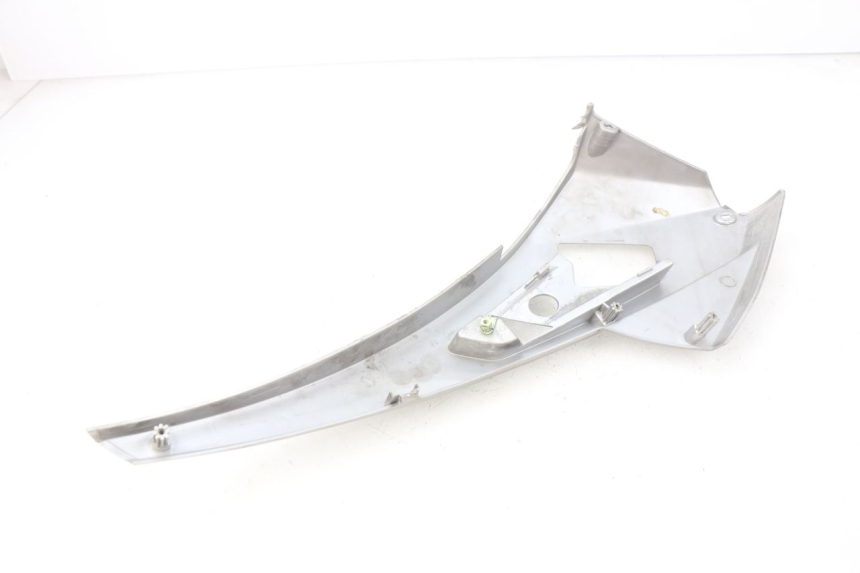 photo de OSŁONA POD SIODŁEM PRAWA PEUGEOT GEOPOLIS 400 (2007 - 2013) - Inny kąt widzenia