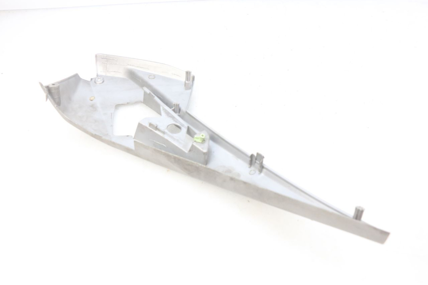 photo de OSŁONA POD SIODŁEM PRAWA PEUGEOT GEOPOLIS 400 (2007 - 2013) - Zbliżenie techniczne