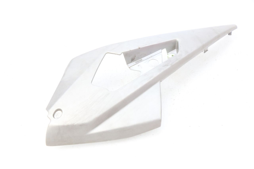 photo de OSŁONA POD SIODŁEM PRAWA PEUGEOT GEOPOLIS 400 (2007 - 2013) - Stan powierzchni