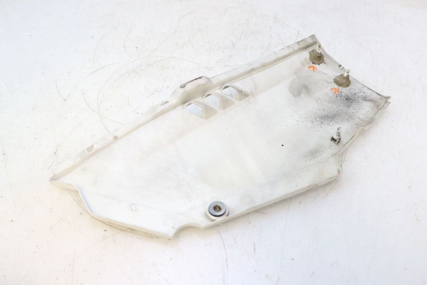 photo de PRAWY KOSZ POD SIEDZENIEM KAWASAKI GPX F ZX750F 750 (1986 - 1990) - Zbliżenie techniczne