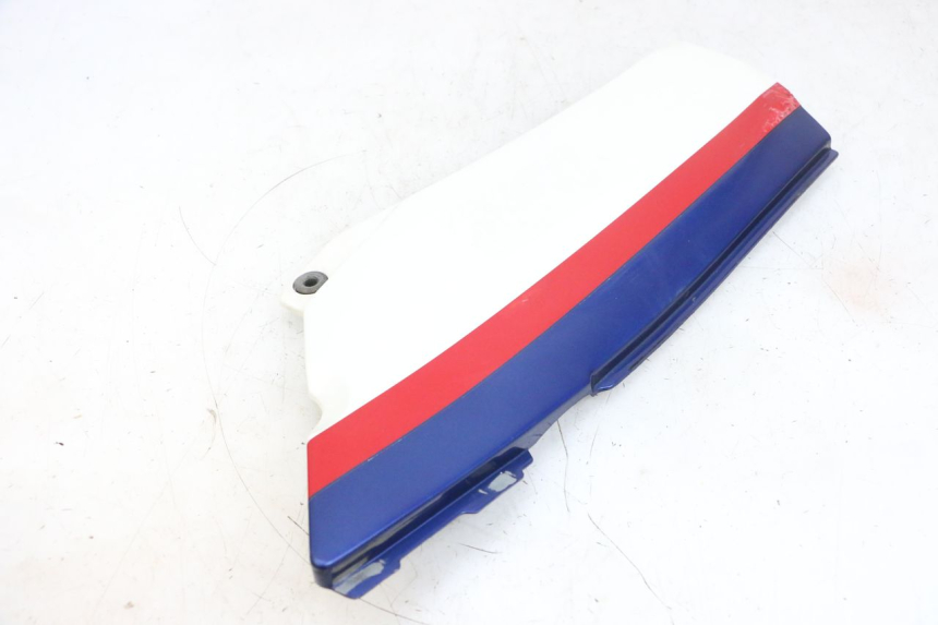 photo de OSŁONA POD SIODŁEM PRAWA KAWASAKI GPX R WARBIRD 600 (1988 - 1993) - Zbliżenie techniczne