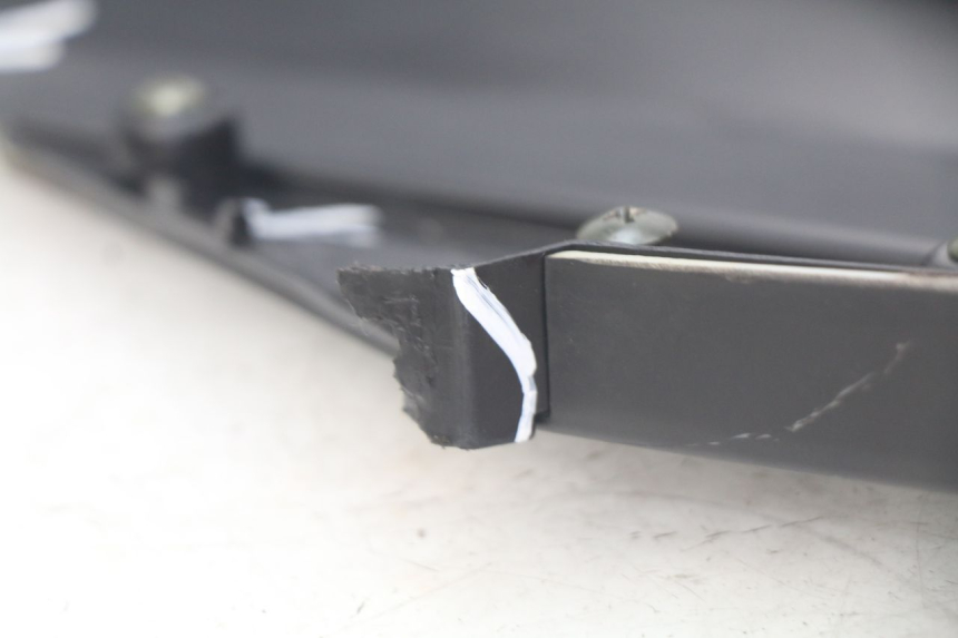 photo de OSŁONA POD SIODŁEM PRAWA TNT MOTOR GRIDO 2T 50 (2010 - 2019) - Zoom stanu zużycia