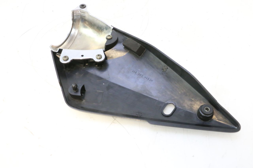 photo de PRAWY KOSZ POD SIEDZENIEM SUZUKI GSF N BANDIT 1200 (2001 - 2005) - Zoom stanu zużycia