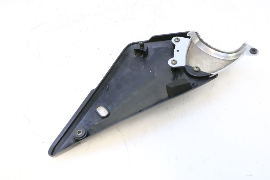 photo de PRAWY KOSZ POD SIEDZENIEM SUZUKI GSF N BANDIT 1200 (2001 - 2005) - Inny kąt widzenia