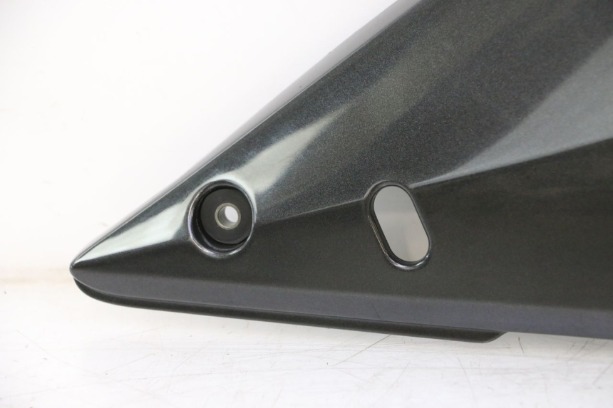 photo de PRAWY KOSZ POD SIEDZENIEM SUZUKI GSF N BANDIT 1200 (2001 - 2005) - Oznaczenia i referencje