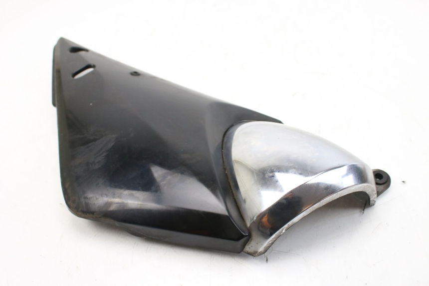 photo de OSŁONA POD SIODŁEM PRAWA SUZUKI GSF S BANDIT 600 (2000 - 2004) - Zoom stanu zużycia