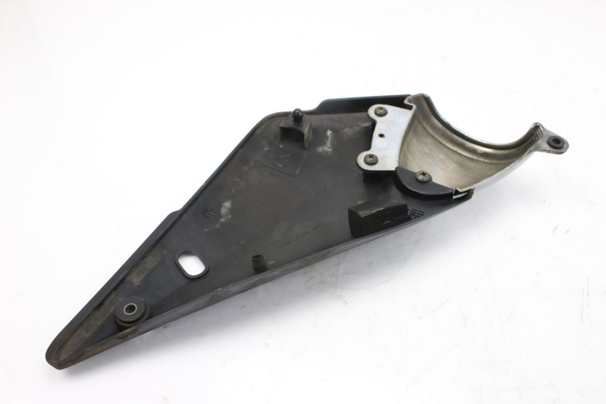 photo de OSŁONA POD SIODŁEM PRAWA SUZUKI GSF S BANDIT 600 (2000 - 2004) - Inny kąt widzenia