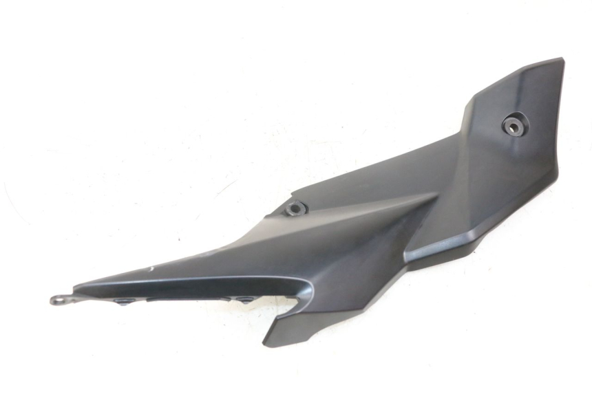 photo de OSŁONA POD SIEDZENIEM PRAWA SUZUKI GSR 750 (2011 - 2017) - Szczegół części