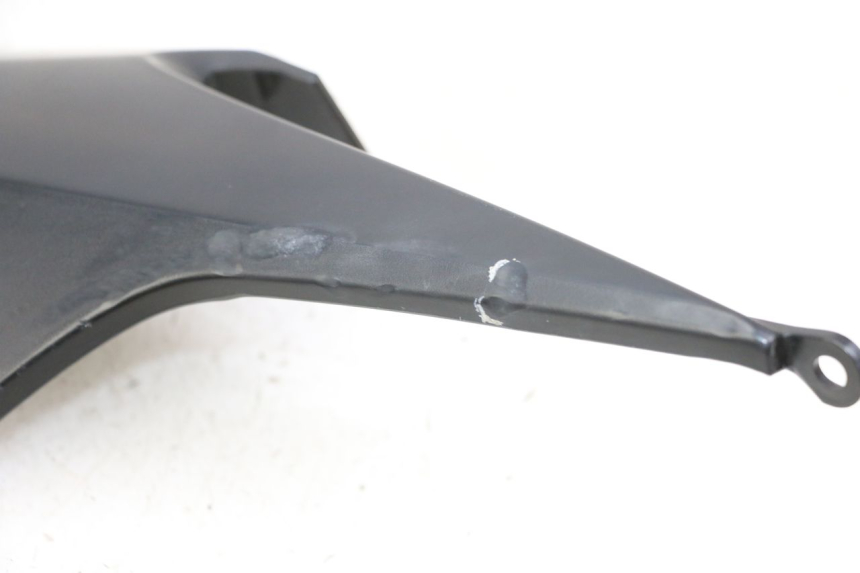 photo de OSŁONA POD SIEDZENIEM PRAWA SUZUKI GSR 750 (2011 - 2017) - Zbliżenie techniczne