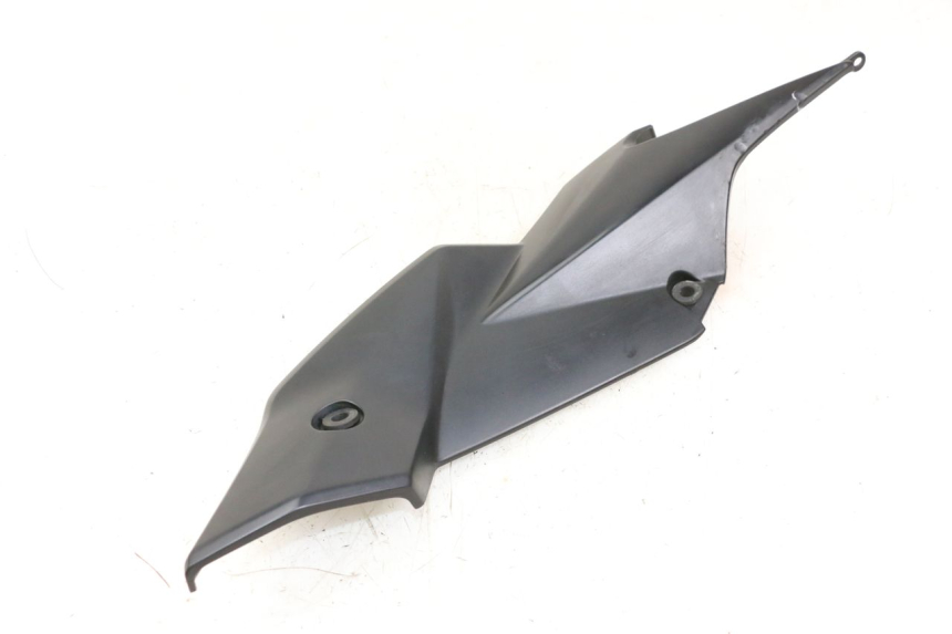 photo de OSŁONA POD SIEDZENIEM PRAWA SUZUKI GSR 750 (2011 - 2017) - Widok ogólny