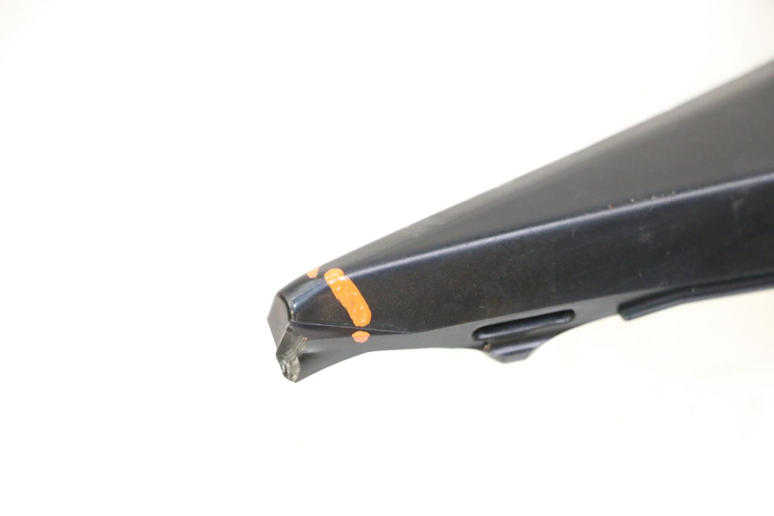 photo de OSŁONA POD SIEDZENIEM PRAWA SUZUKI GSR 750 (2011 - 2017) - Zoom stanu zużycia