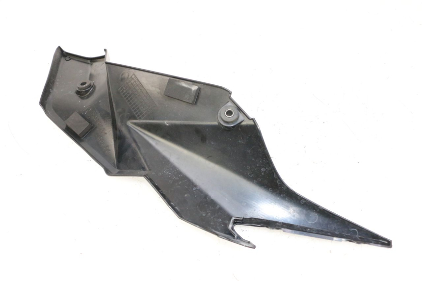 photo de OSŁONA POD SIEDZENIEM PRAWA SUZUKI GSR 750 (2011 - 2017) - Punkty mocowania