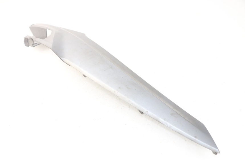 photo de OSŁONA POD SIODŁEM PRAWA SYM GTS EFI ABS 125 (2012 - 2016) - Zbliżenie techniczne