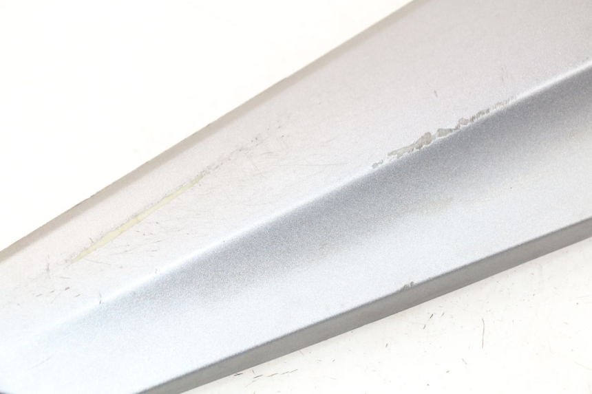 photo de OSŁONA POD SIODŁEM PRAWA SYM GTS EFI ABS 125 (2012 - 2016) - Szczegół części