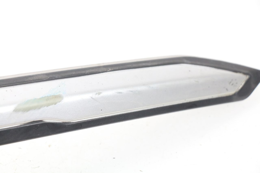 photo de OSŁONA POD SIODŁEM PRAWA SYM GTS EVO 125 (2009 - 2013) - Szczegół części