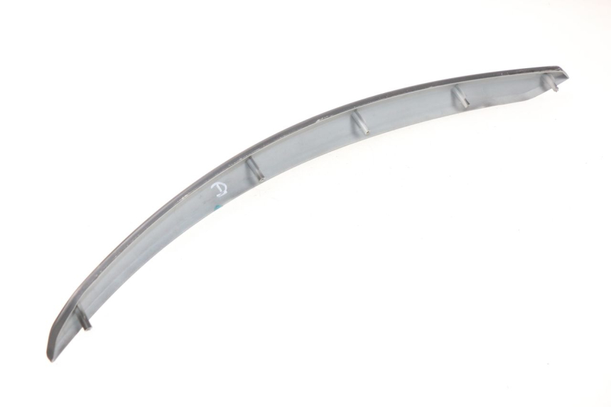 photo de OSŁONA POD SIODŁEM PRAWA SYM GTS EVO 125 (2009 - 2013) - Zbliżenie techniczne