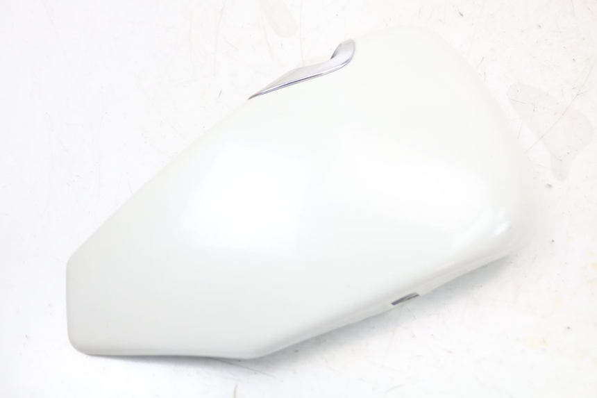 photo de OSŁONA POD SIEDZENIEM PRAWA HARLEY DAVIDSON SPORTSTER XL CUSTOM 883 (1999 - 2006) - Zbliżenie techniczne
