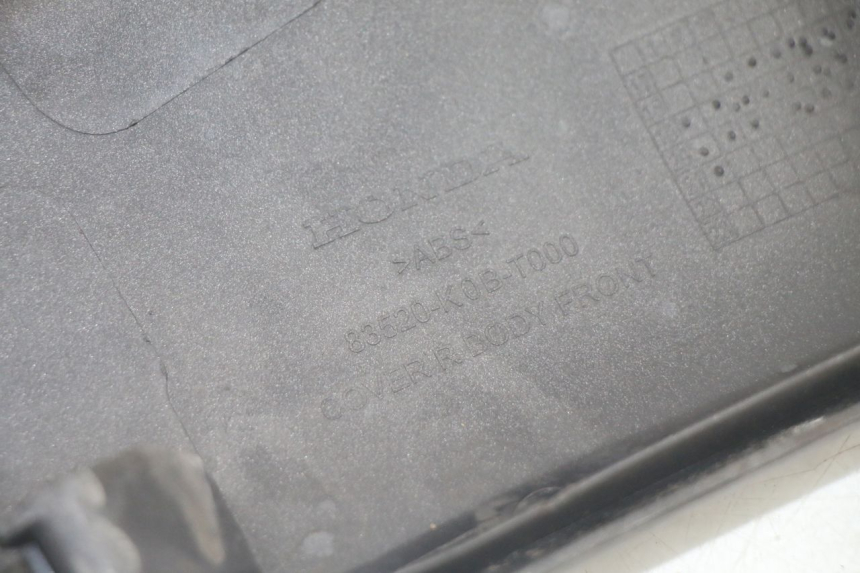 photo de OSŁONA POD SIODŁEM PRAWA HONDA FORZA 125 (2021 - 2025) - Oznaczenia i referencje