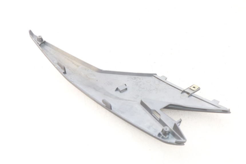 photo de OSŁONA POD SIODŁEM PRAWA SYM JET 4 4T 50 (2018 - 2021) - Zoom stanu zużycia