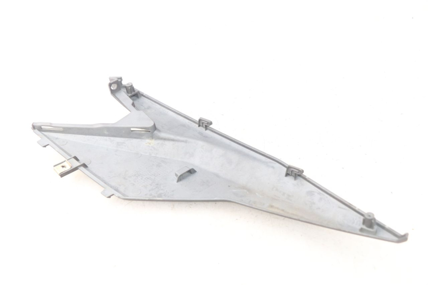 photo de OSŁONA POD SIODŁEM PRAWA SYM JET 4 4T 50 (2018 - 2021) - Inny kąt widzenia