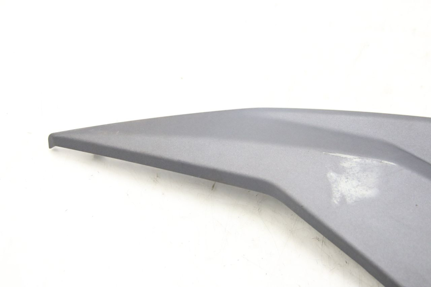 photo de OSŁONA POD SIODŁEM PRAWA SYM JET 4 4T 50 (2018 - 2021) - Zoom stanu zużycia