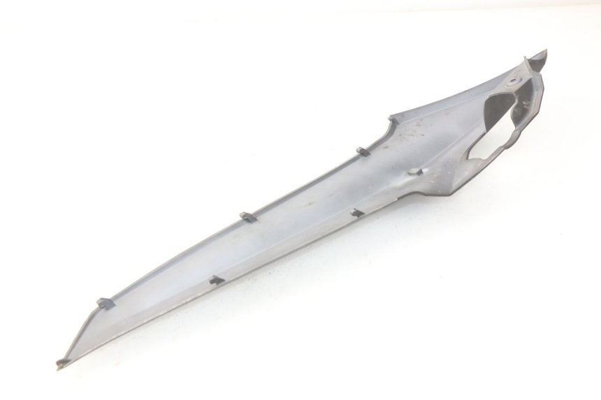 photo de OSŁONA POD SIODŁEM PRAWA SYM JOYMAX 250 (2013 - 2017) - Szczegół części