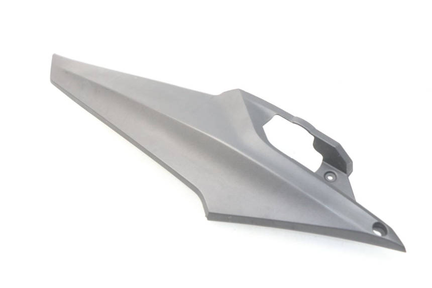 photo de OSŁONA POD SIODŁEM PRAWA SYM JOYMAX 250 (2013 - 2017) - Zbliżenie techniczne