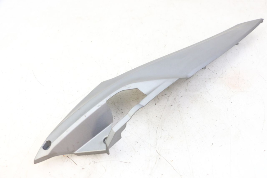 photo de OSŁONA POD SIODŁEM PRAWA SYM JOYMAX 125 (2010 - 2017) - Zbliżenie techniczne