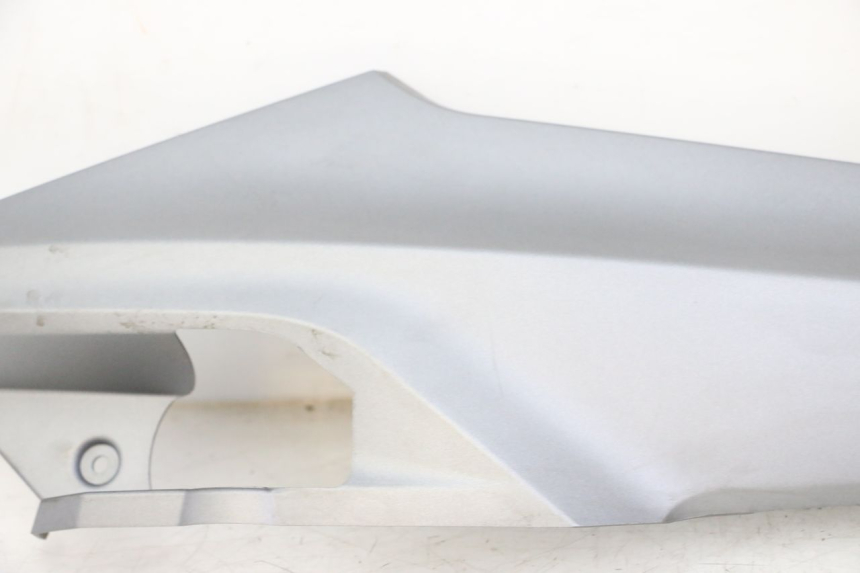 photo de OSŁONA POD SIODŁEM PRAWA SYM JOYMAX 125 (2010 - 2017) - Punkty mocowania