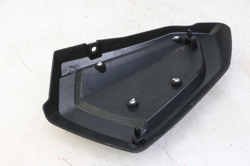 photo de OSŁONA POD SIODŁEM PRAWA KEEWAY K-LIGHT KLIGHT 125 (2018 - 2025) - Zoom stanu zużycia