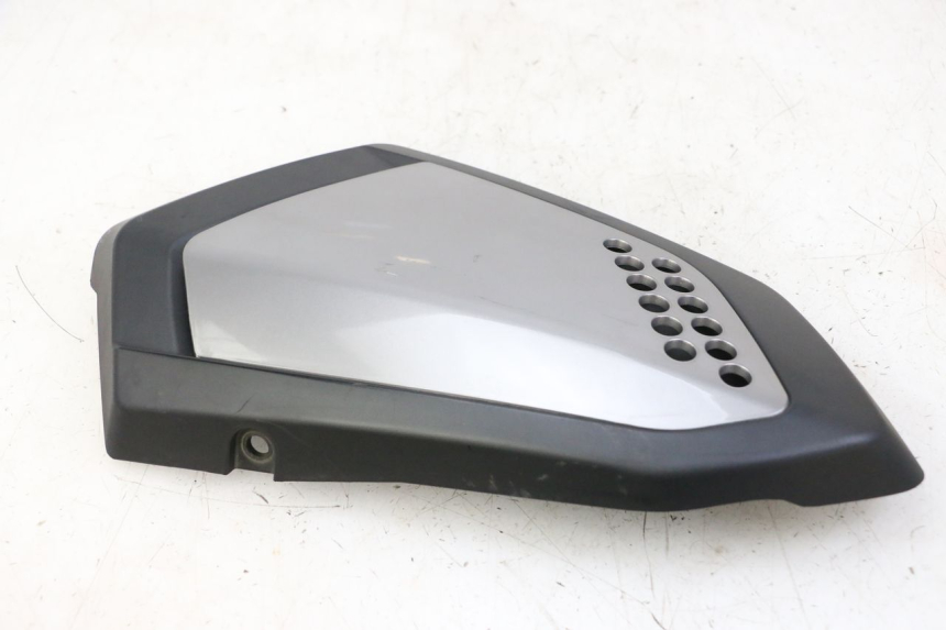 photo de OSŁONA POD SIODŁEM PRAWA KEEWAY K-LIGHT KLIGHT 125 (2018 - 2025) - Zbliżenie techniczne