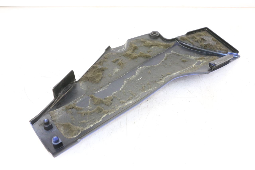 photo de OSŁONA POD SIODŁEM PRAWA KAWASAKI GTR 1000 (1994 - 2004) - Szczegół części