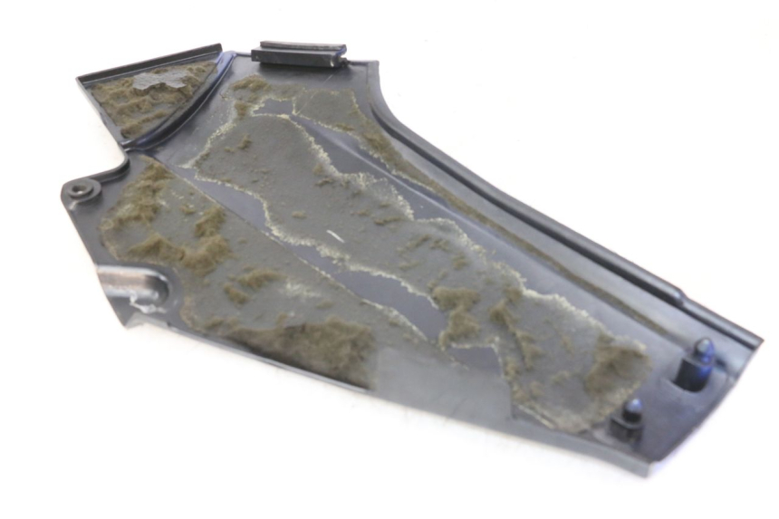 photo de OSŁONA POD SIODŁEM PRAWA KAWASAKI GTR 1000 (1994 - 2004) - Zoom stanu zużycia